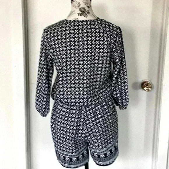 Trendsetter Wrap V-Neck Romper in Size  XS - Picture 4 of 6